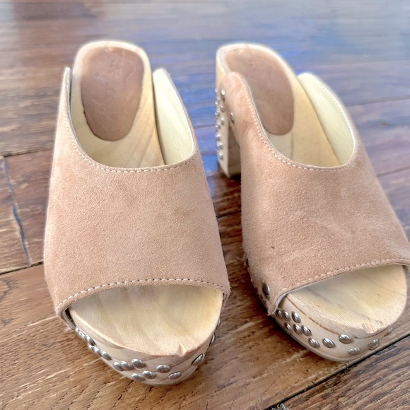 Free People Colbie Suede Studded Wooden Clogs Sz 6 Tan - Picture 3 of 9